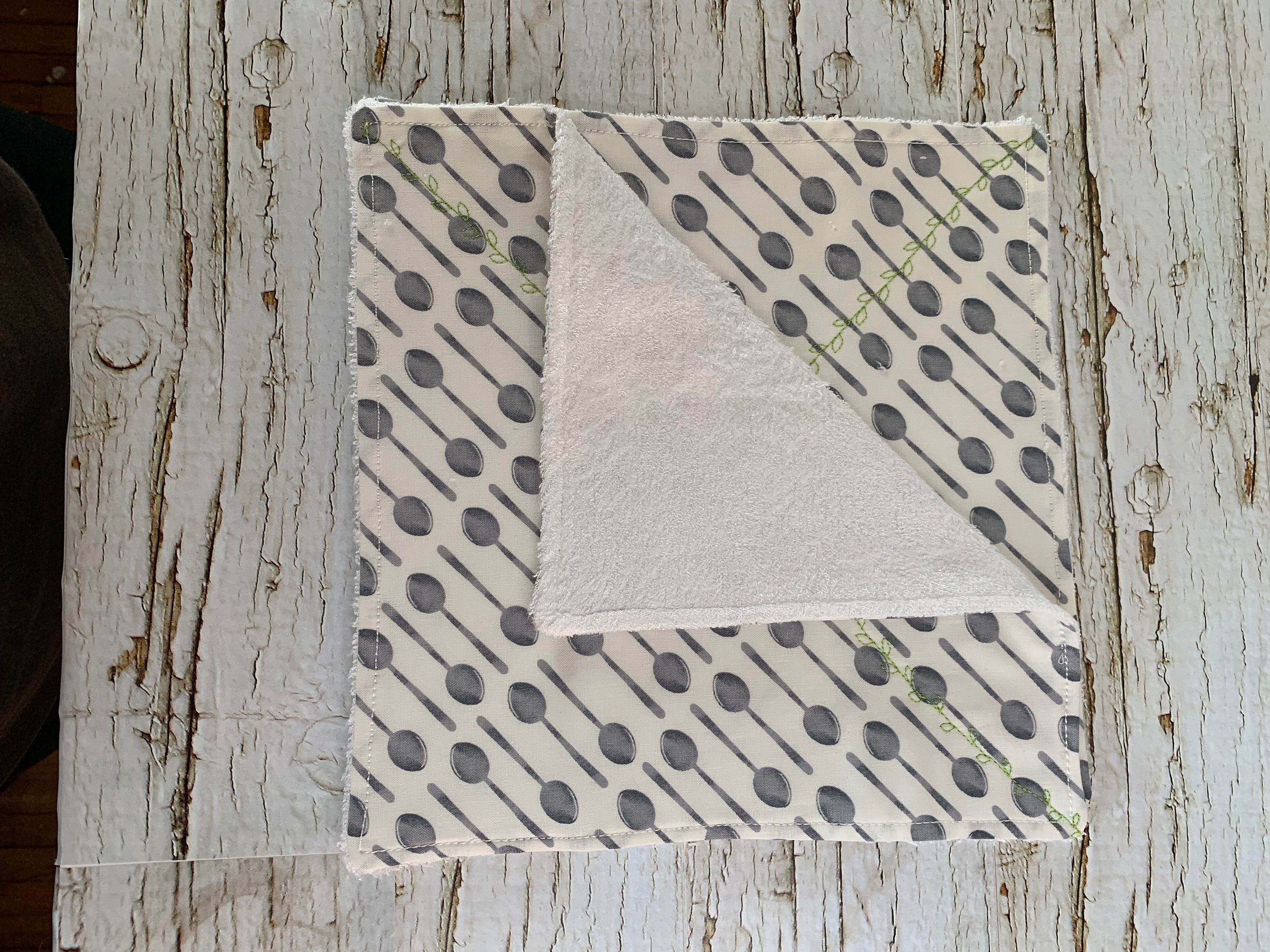 2 Ply Cloths/Eco-friendly Cleaning Cloths/Cotton Bamboo Cloths/Farmhouse Kitchen/Cottage Core Kitchen/Spoon Print Cloth/Kiwi Print Cloths